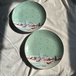 Avon 2019 Decorative Holiday Christmas Winter Plate with Gold Accent, cottage